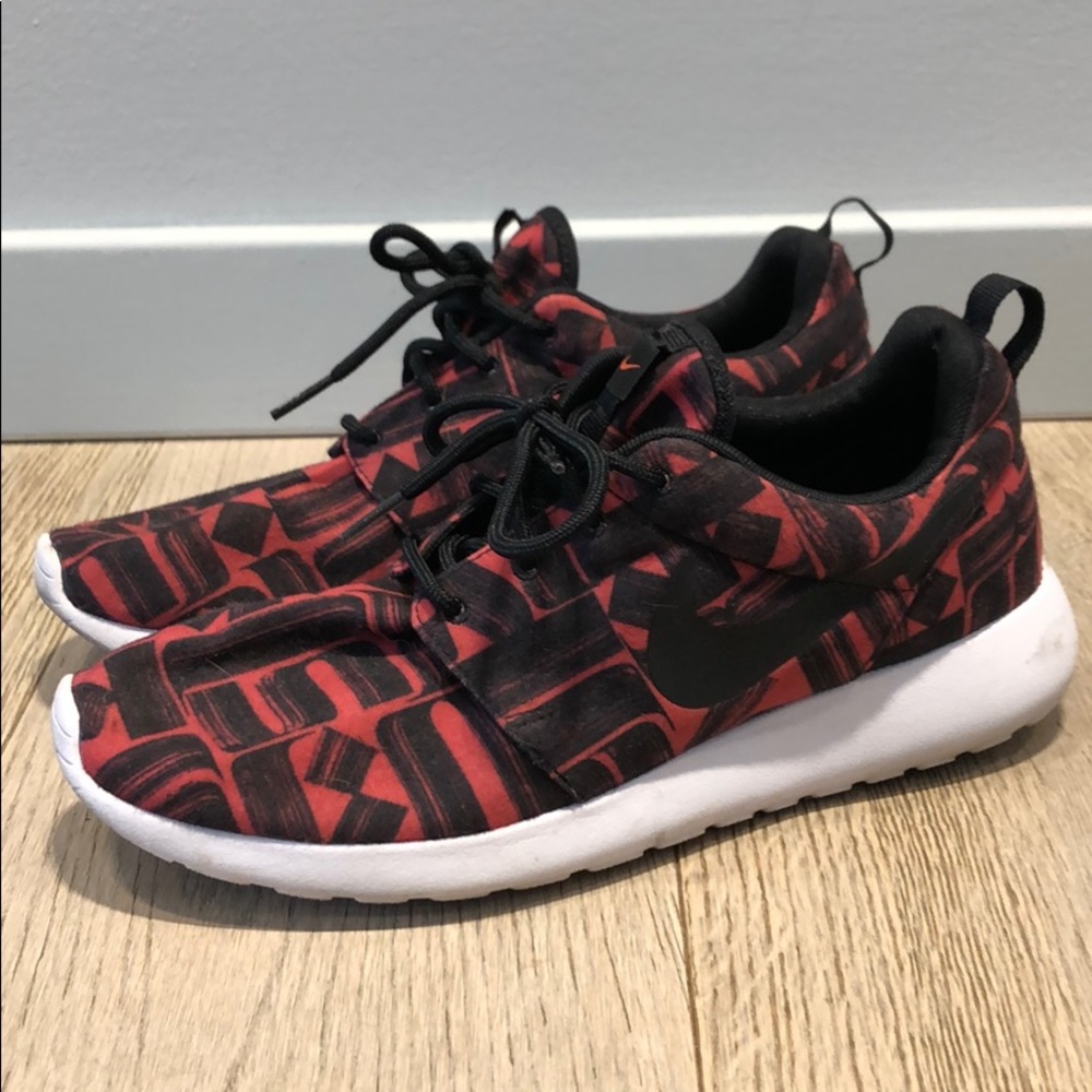 Women’s Nike Roshe 9.5 Sneakers